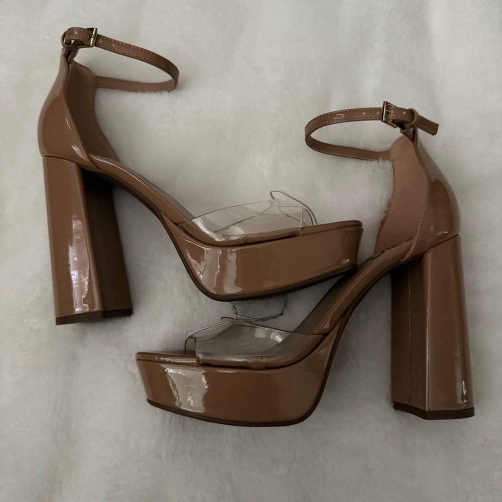 GBG Los Angeles Tan Block Heel Sandals